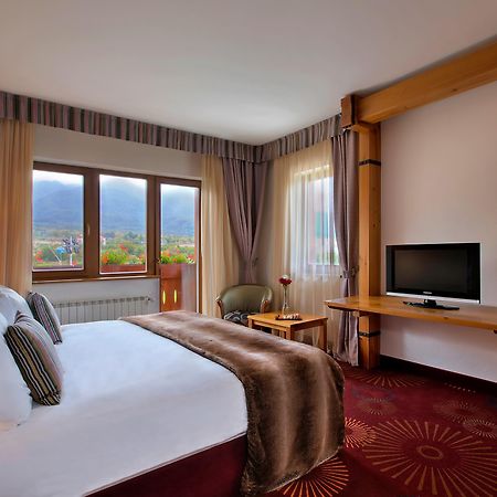 Kempinski Hotel Grand Arena Bansko Ngoại thất bức ảnh A room at the Hotel