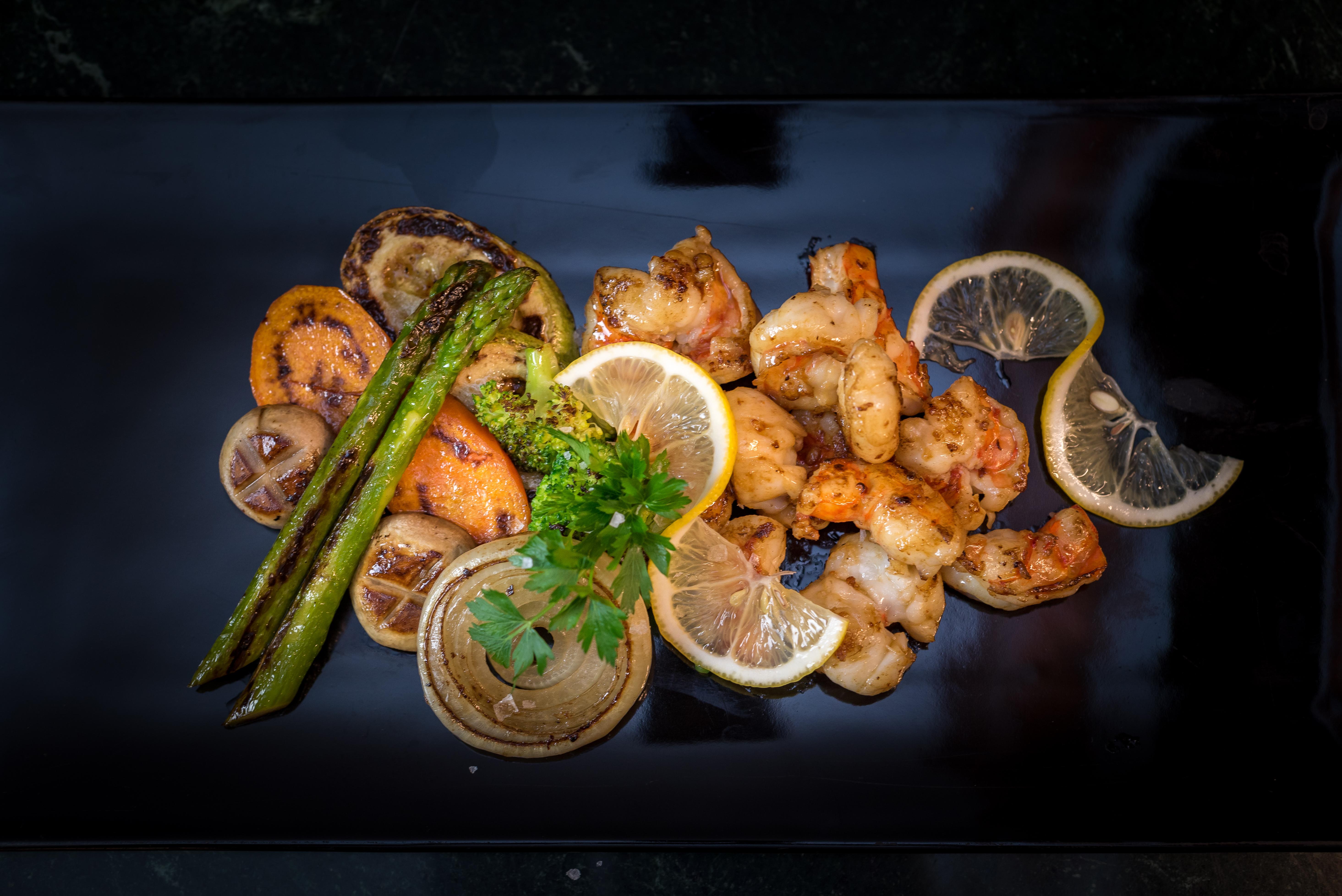 Kempinski Hotel Grand Arena Bansko Ngoại thất bức ảnh Grilled shrimp with lemon and asparagus