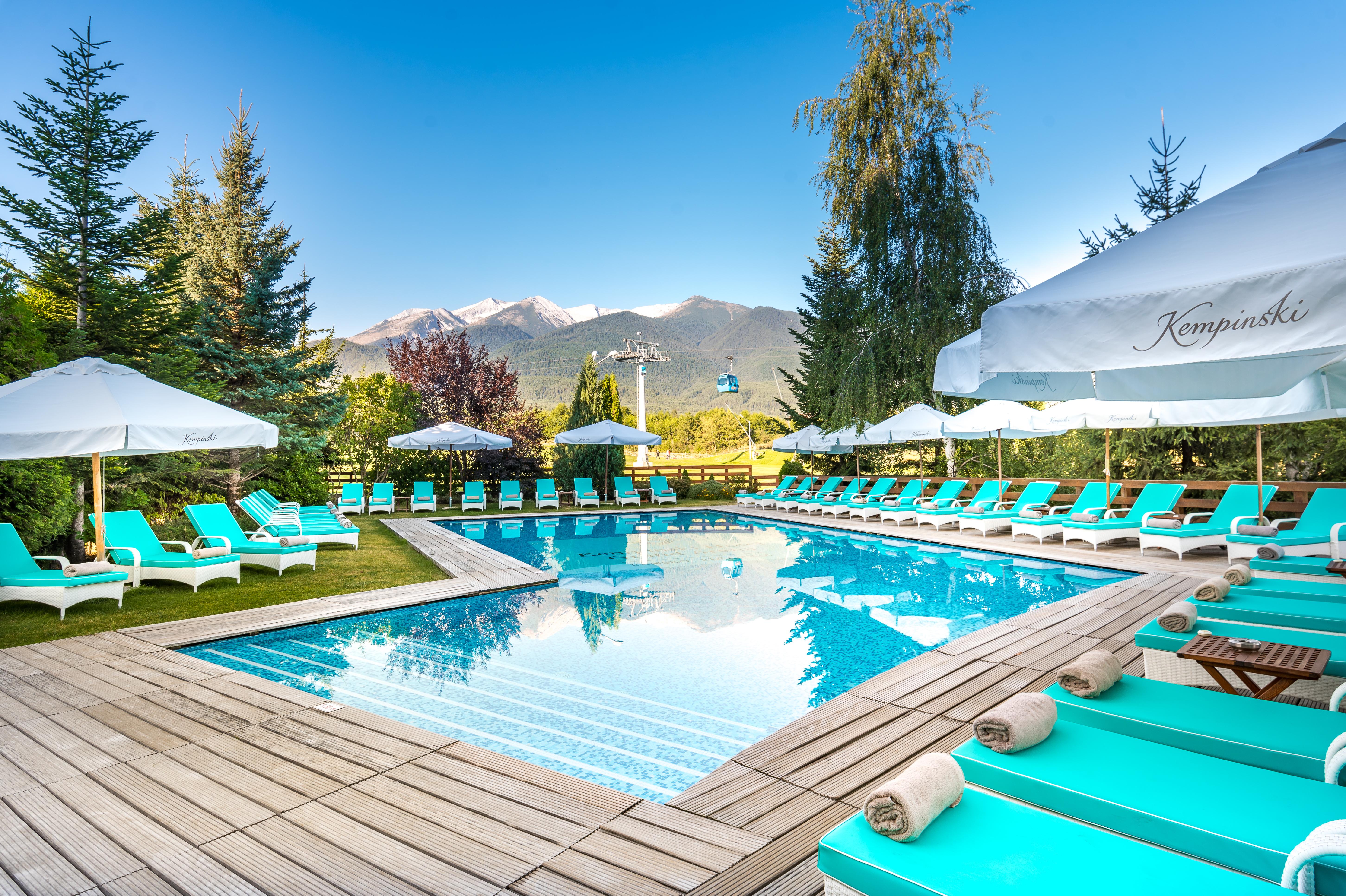 Kempinski Hotel Grand Arena Bansko Ngoại thất bức ảnh The swimming pool at Kempinski Hotel, St. Moritz