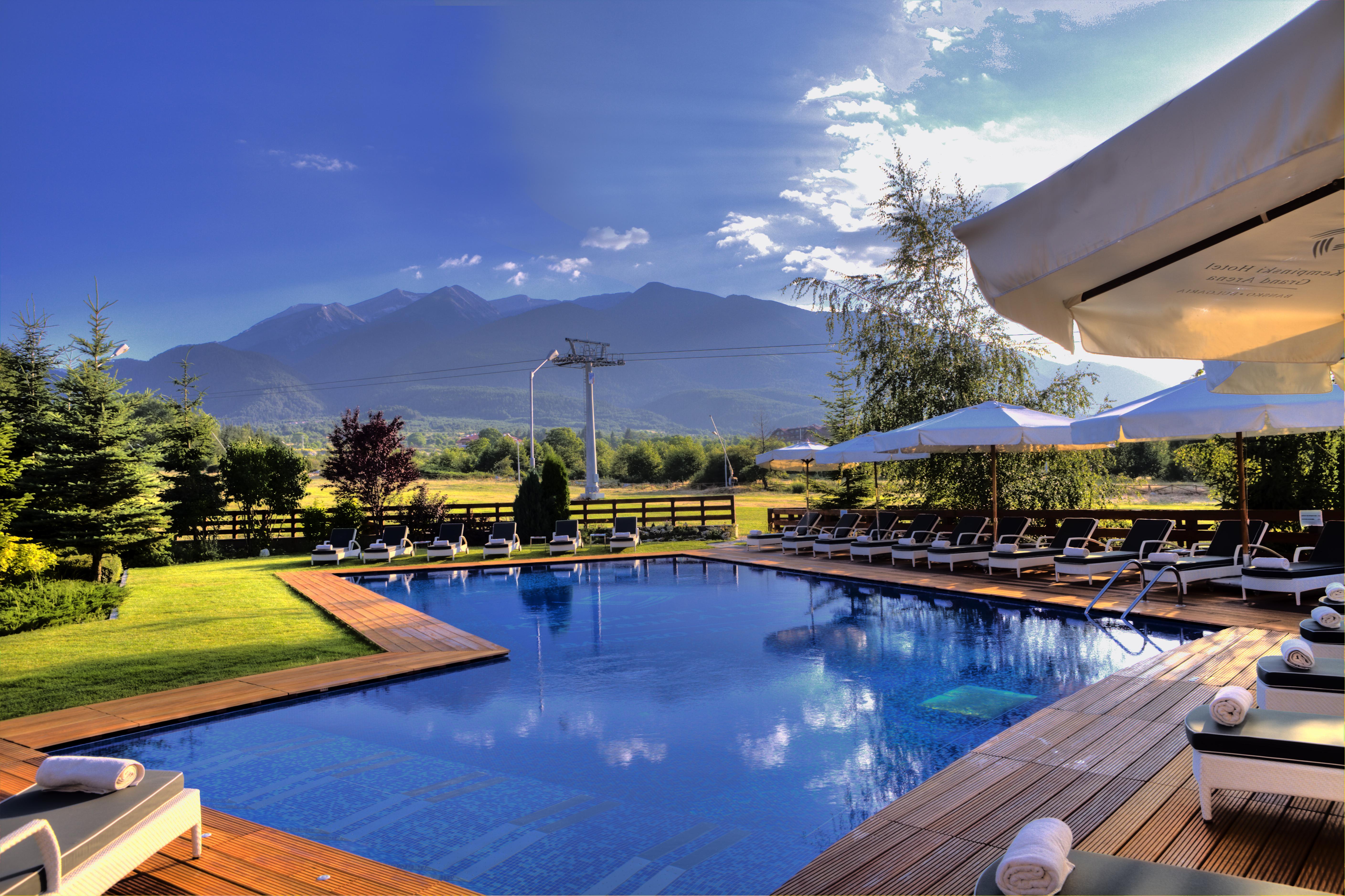 Kempinski Hotel Grand Arena Bansko Ngoại thất bức ảnh The swimming pool at the Hotel Axelmannstein