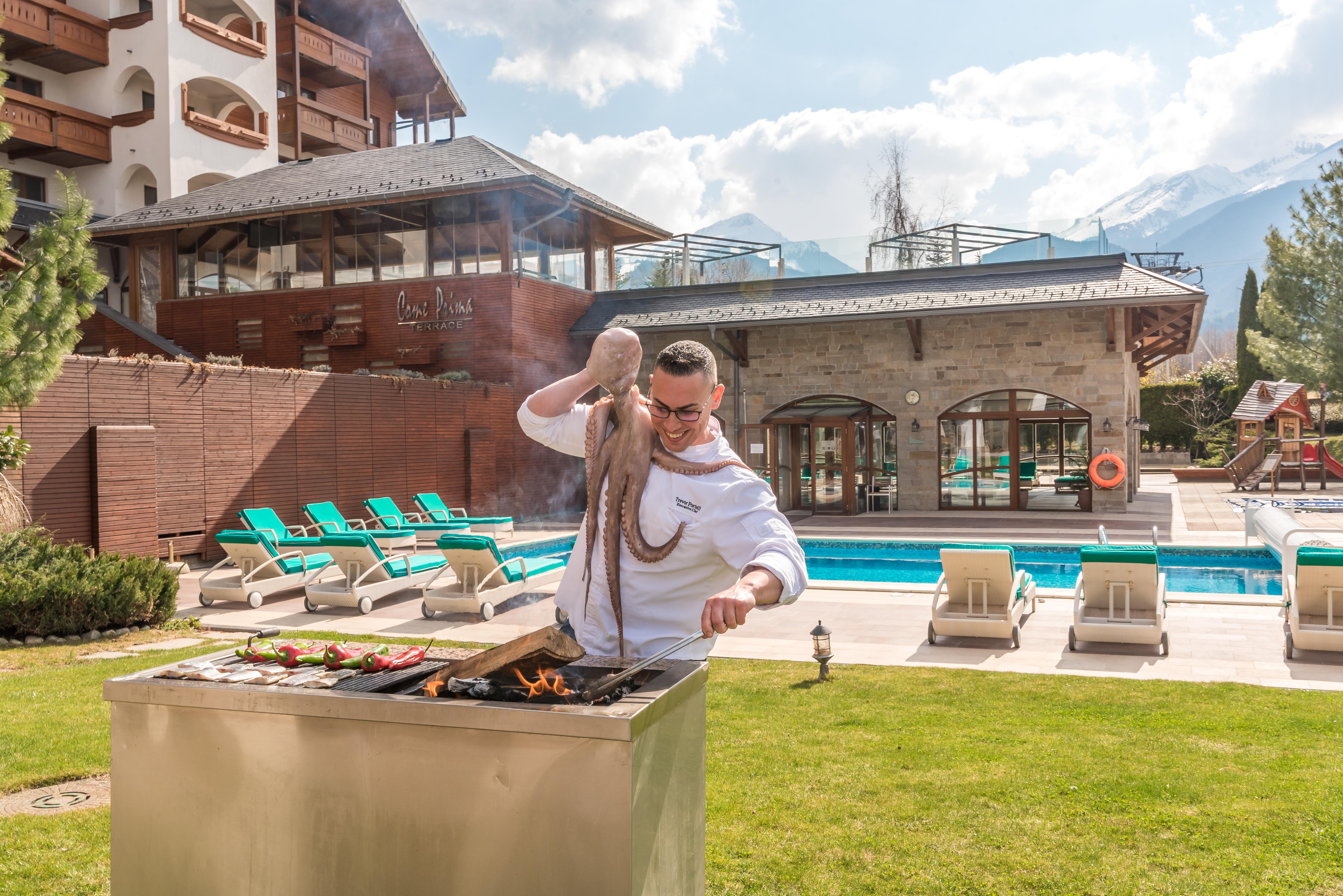 Kempinski Hotel Grand Arena Bansko Ngoại thất bức ảnh The hotel's pool