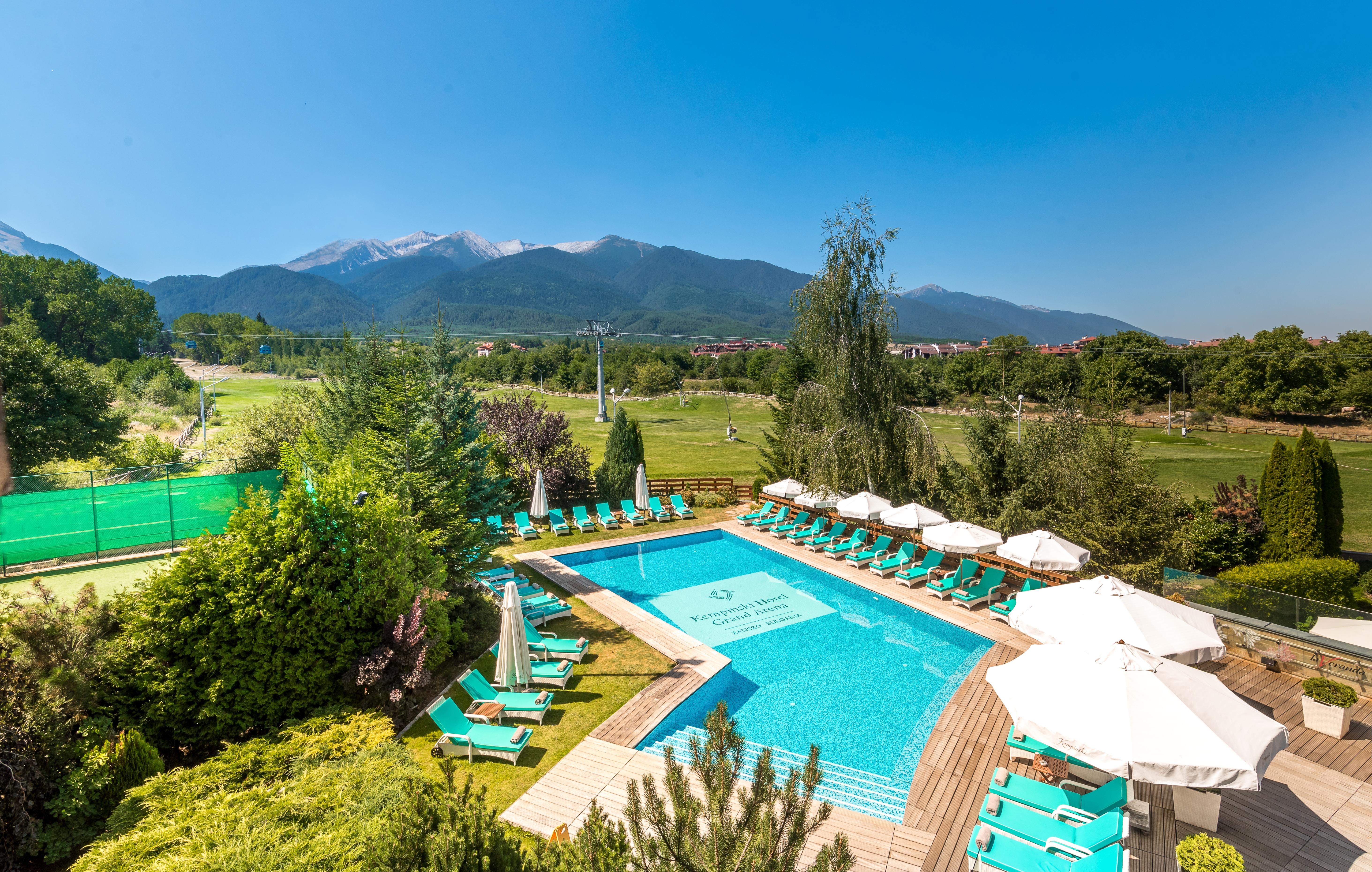 Kempinski Hotel Grand Arena Bansko Ngoại thất bức ảnh The swimming pool at the hotel