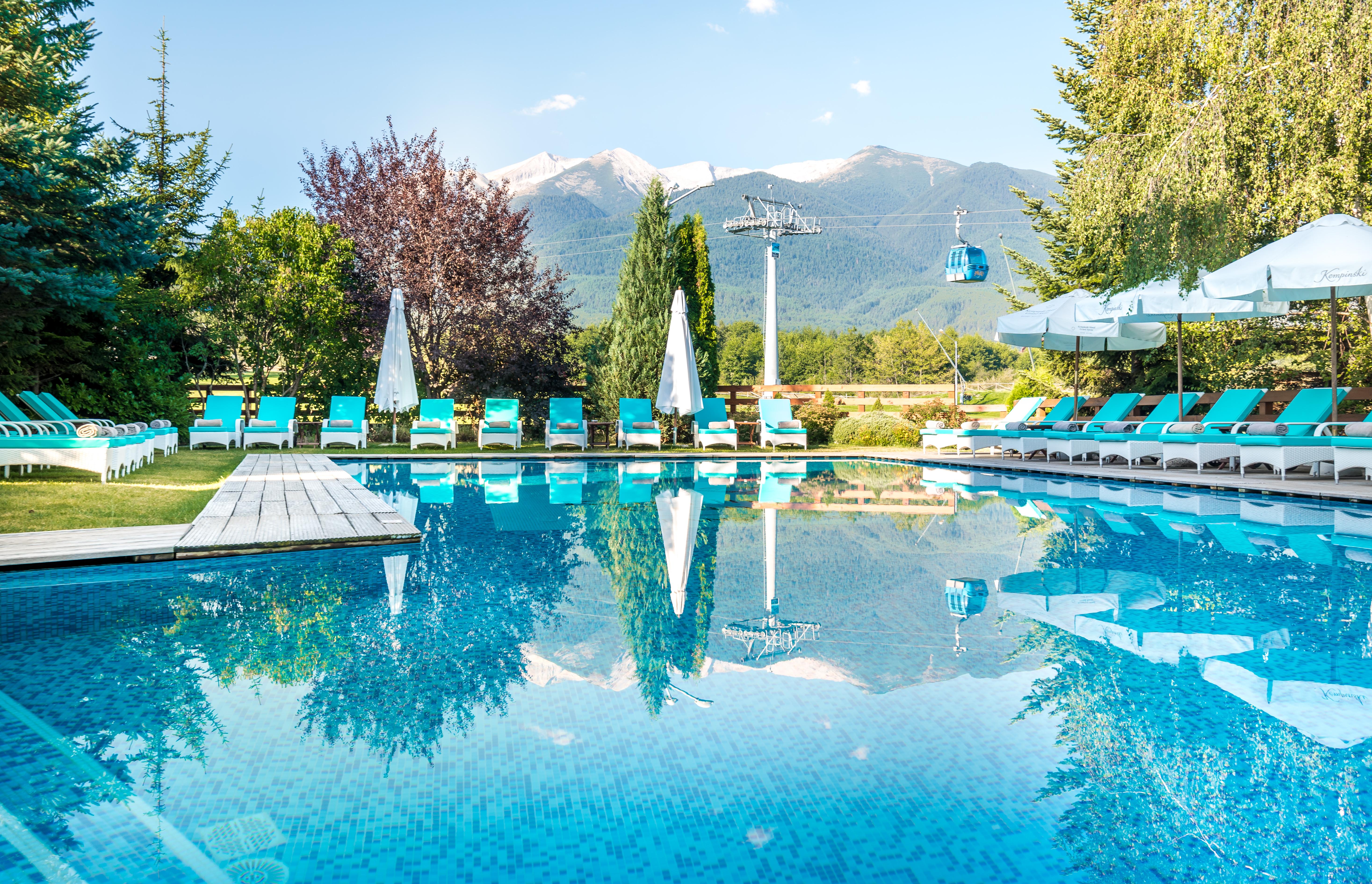 Kempinski Hotel Grand Arena Bansko Ngoại thất bức ảnh The swimming pool at the hotel